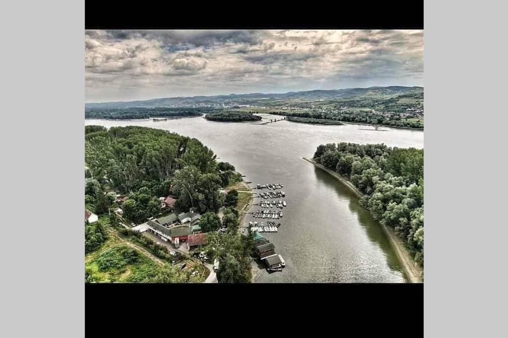 Captain'S House By The Danube River Cerevic Esterno foto