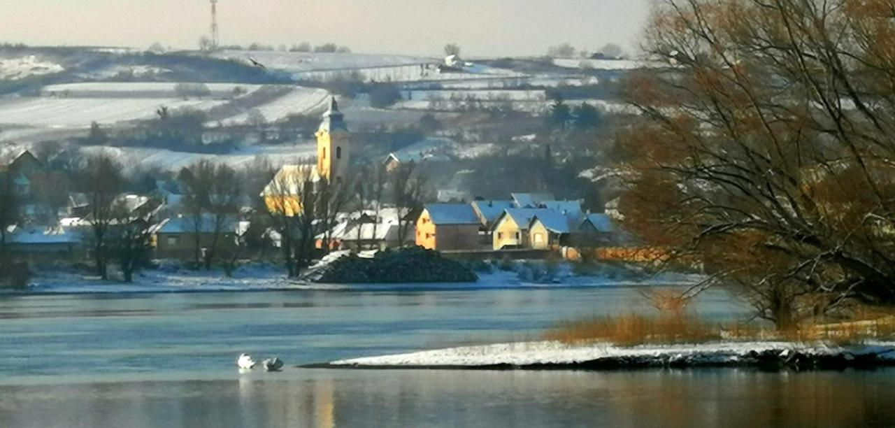 Captain'S House By The Danube River Cerevic Esterno foto