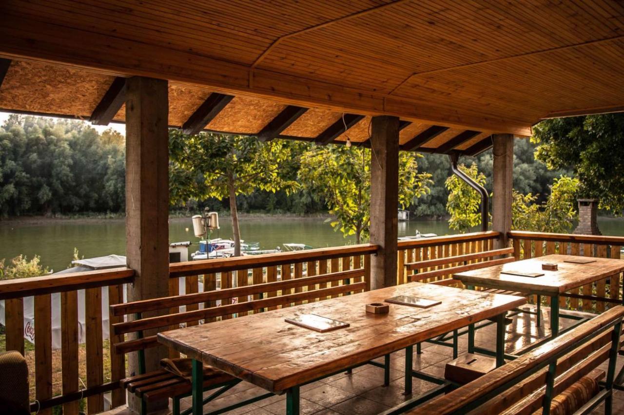 Captain'S House By The Danube River Cerevic Esterno foto
