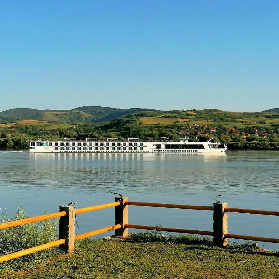 Captain'S House By The Danube River Cerevic Esterno foto