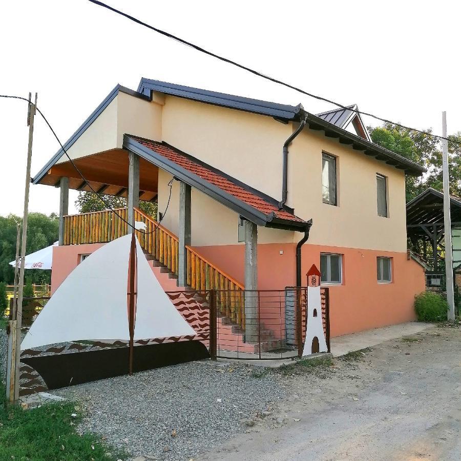 Captain'S House By The Danube River Cerevic Esterno foto