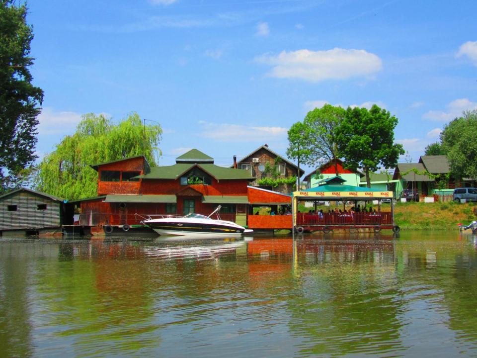 Captain'S House By The Danube River Cerevic Esterno foto