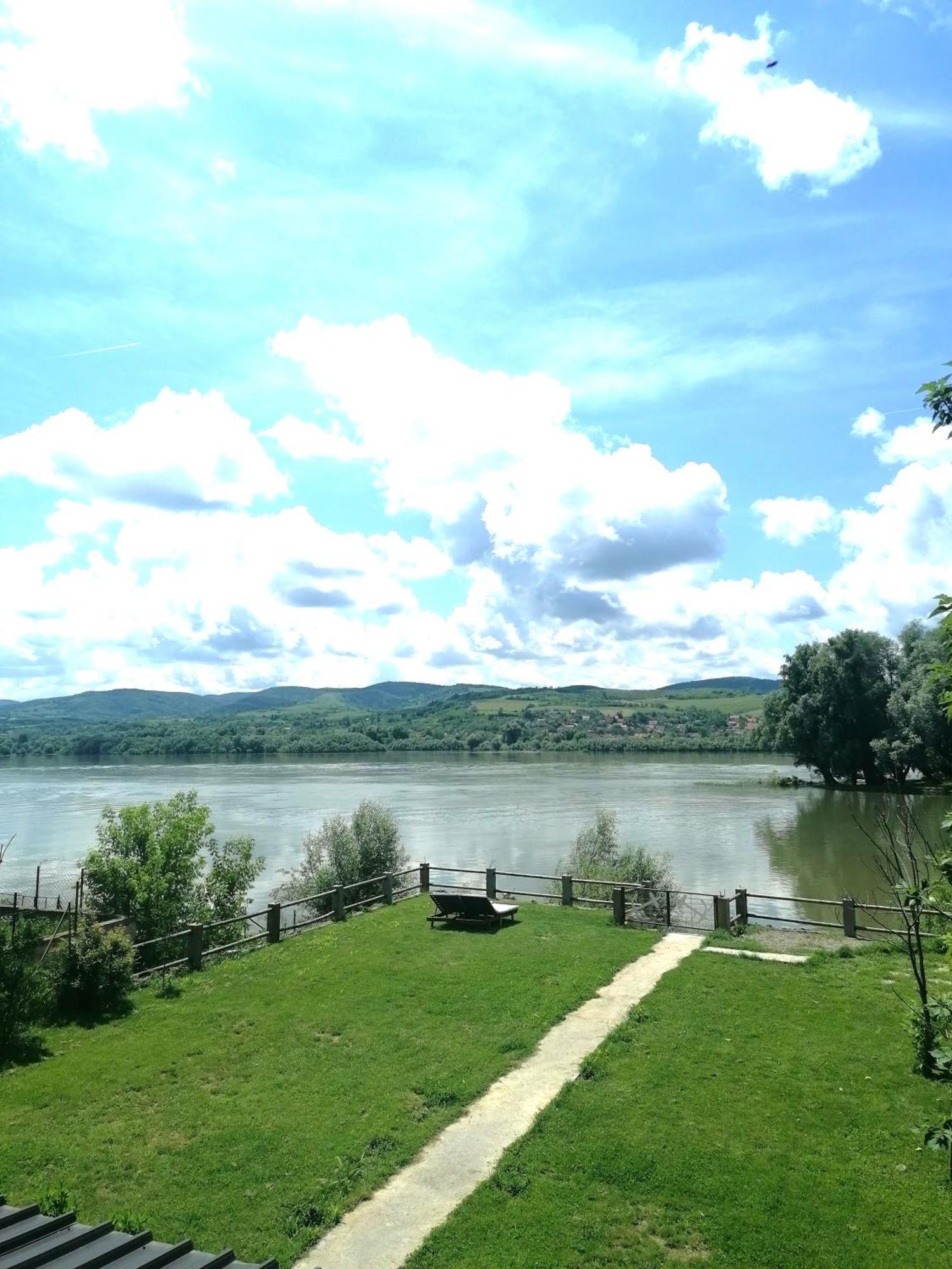Captain'S House By The Danube River Cerevic Esterno foto